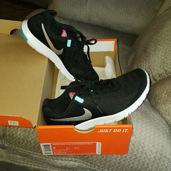 BNIB Nike Flex Experience Run 6 - Picture 2 of 8
